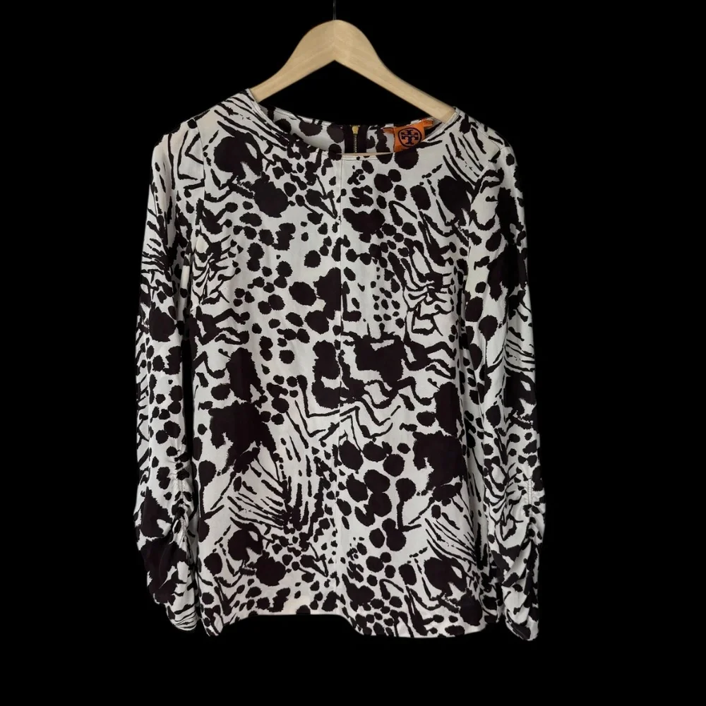 Tory Burch this measures